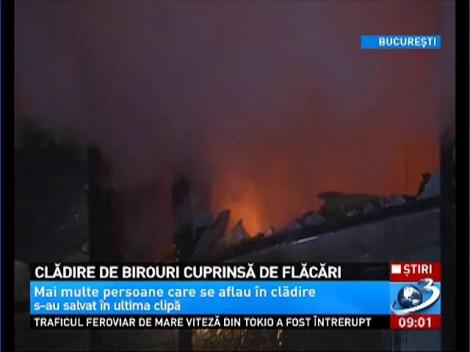 INCENDIU la o clădire de birouri din zona Pipera