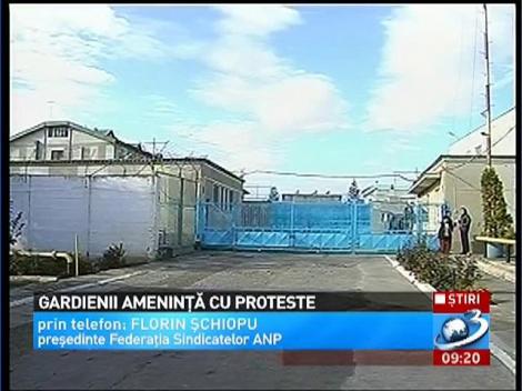 Gardienii ameninţă cu proteste