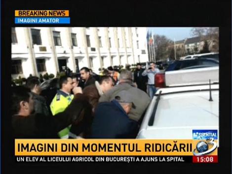 Imagini cu Nicuşor Constantinescu, luat pe sus de procurorii DNA