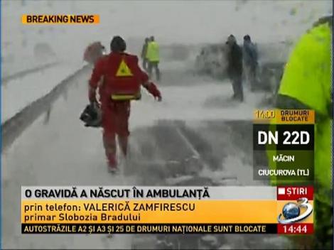 O gravidă a născut în ambulanță