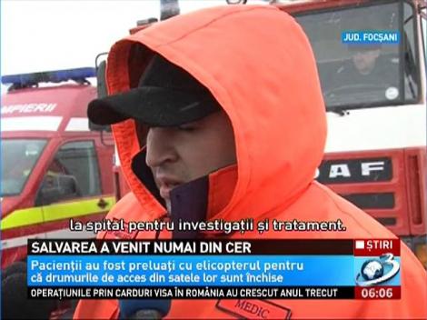 Mai mulți oameni care aveau nevoie de îngrijiri medicale au fost duși cu elicopterul la ambulanțe