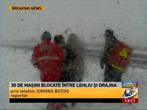30 de mașini sunt blocate între Lehliu și Drajna
