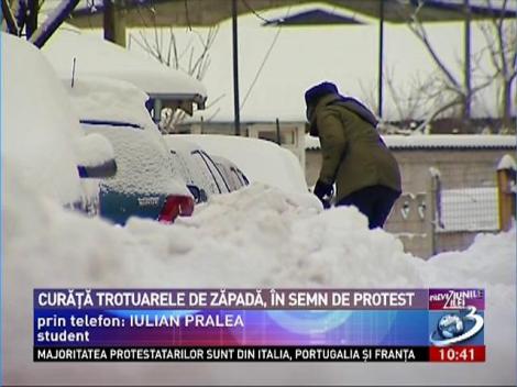 Iulian Pralea, studentul care curăță singur trotuarele de zăpadă, în semn de protest