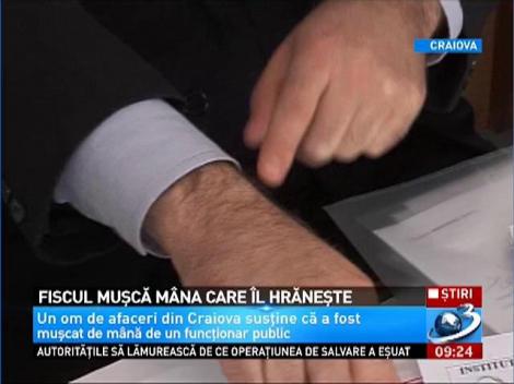 Un om de afaceri din Craiova susţine că a fost muşcat de mână de un funcţionar public