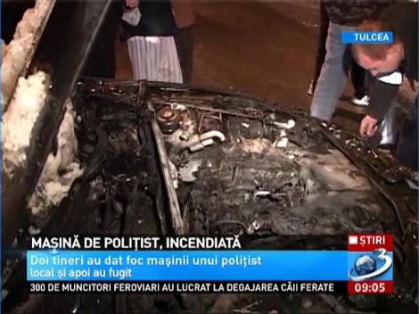 Maşina unui poliţist comunitar din Tulcea a fost incendiată de doi tineri