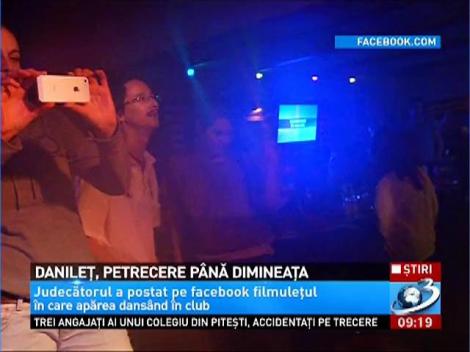 Atunci când nu ia decizii ca magistrat, judecătorul Cristi Danileţ dansează în club până dimineaţa