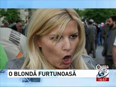 Deziluzia Optică: O blondă furtunoasă