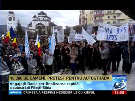 Mii de angajaţi Dacia au ieşit în stradă