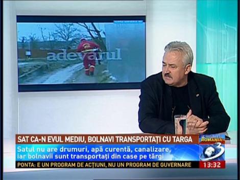 Sat ca-n evul mediu, bolnavi transportaţi cu targa