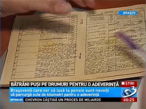 Bătr&acirc;ni puşi pe drumuri pentru o adeverinţă