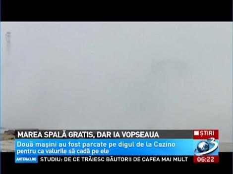 Marea spală gratis mașinile, dar ia și vopseaua