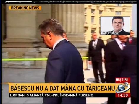 Basescu nu a dat mana cu Tariceanu