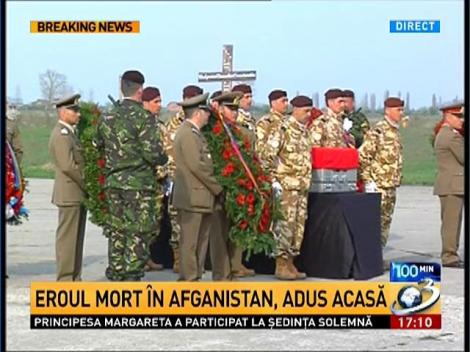 Eroul mort în Afganistan, adus acasă