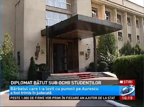 Secretarul de stat Bogdan Aurescu, bătut chiar sub ochii studenţilor