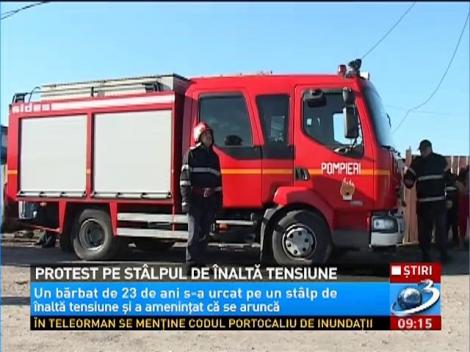 Un tanar a amenintat ca se arunca dupa un stalp de inalta tensiune
