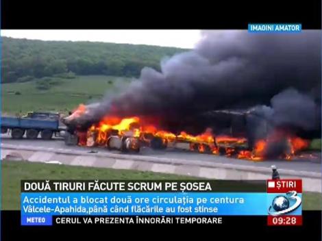 Două tiruri şi o maşină s-au făcut scrum pe o şosea din judeţul Cluj