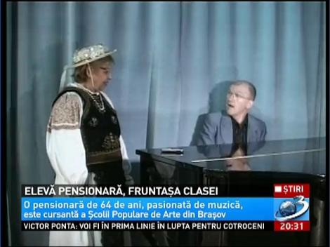 O pensionara de 64 de ani, cea mai varstinca eleva a Scolii Populare de Arte din Brasov