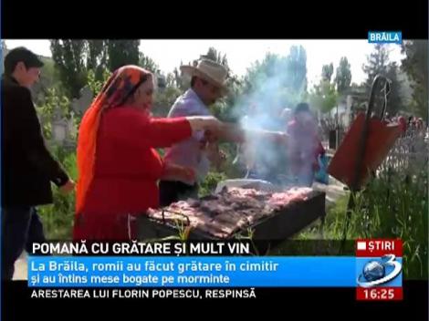 Au chefuit printre morminte! Paştele Blajinilor a fost sărbătorit cu grătare şi băutură