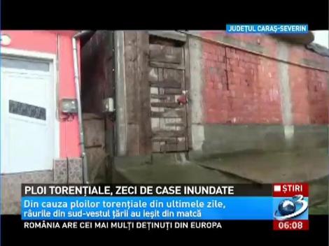 Ploi torenţiale, zeci de case inundate