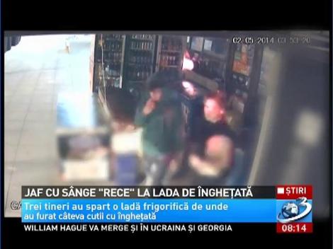 Trei tineri din Vaslui au fost filmaţi în timp ce furau îngheţată