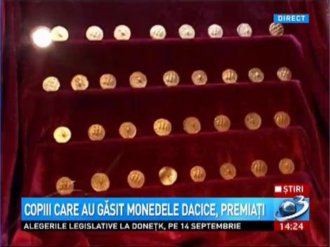 Copiii care au găsit monedele dacice, premiaţi de Victor Ponta