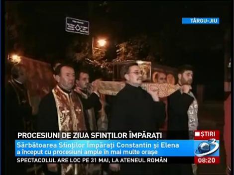 Procesiune impresionantă în Capitală. Moaştele sf. Constantin şi Elena, dar şi ale Domnitorului Constantin Brâncoveanu, purtate pe străzile Bucureştiului