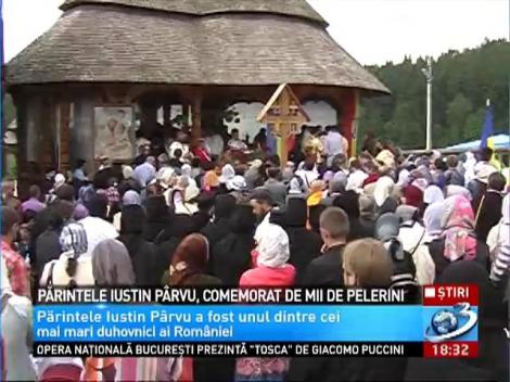 Părintele Iustin P&acirc;rvu, comemorat de mii de pelerini