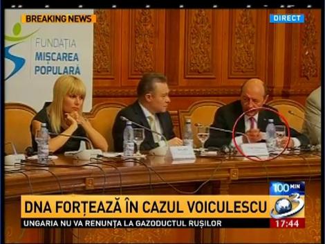 Traian Băsescu şi Elena Udrea &icirc;şi trimit bileţele &icirc;n Parlament