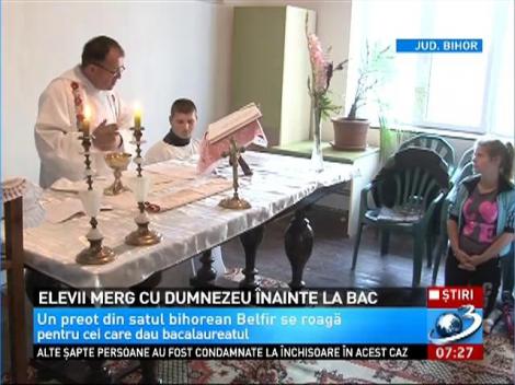 Gest frumos făcut de un preot din Bihor pentru elevii care dau BAC-ul. În fiecare zi se roagă pentru reuşita lor la examenul maturităţii