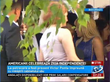 Petrecerea de Ziua Americii de la Ambasada SUA, umbrită de o furtună. V&acirc;ntul puternic şi ploaia au făcut ravagii &icirc;n curtea Ambasadei