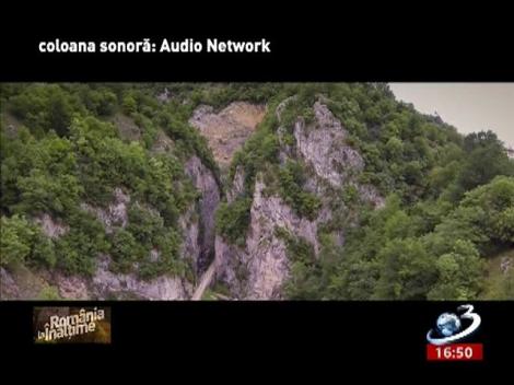 Rom&acirc;nia la &Icirc;nălţime! M&acirc;năstirea Bistriţa-Cheile Bistriţei, judeţul V&acirc;lcea