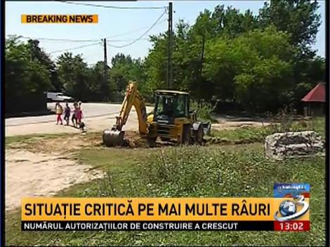 Un dig din judeţul Argeş este pe cale să se rupă