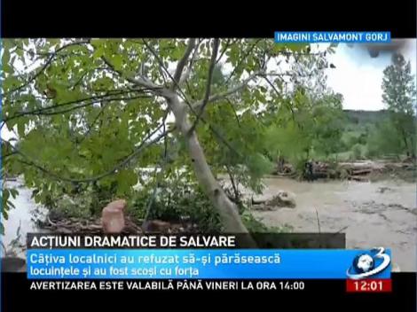 Acțiuni dramatice de salvare filmate de salvamontiști