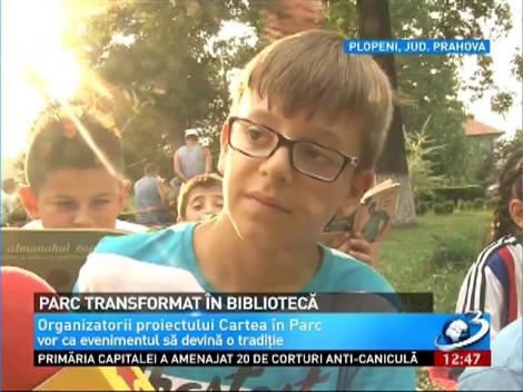 Bibliotecă în aer liber într-un parc din judeţul Prahova