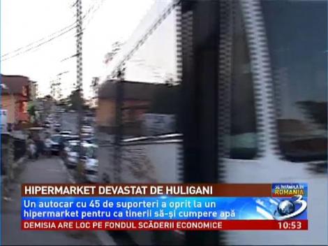 Hipermarket devastat de huligani