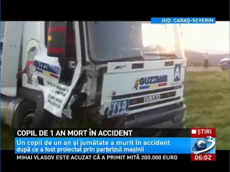 Grav accident rutier la ieşirea din Slatina Timiş. Un copil de un an şi jumătate a murit