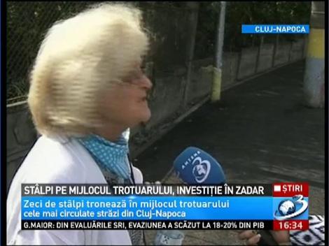 Dorel nu se dezminte. Stâlpi pe mijlocul trotuarului, investiţie în zadar