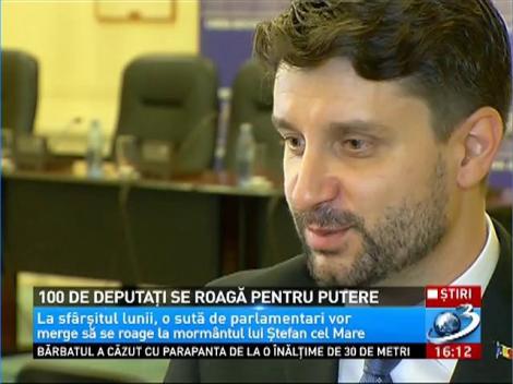 Parlamentarii români se încolonează spre mănăstirea Putna