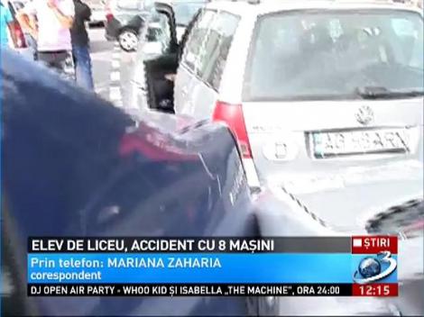 Elev de liceu, accident cu 8 maşini