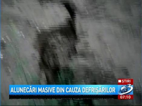 Coşmarul trăit de o familie din Mehedinţi. Riscă să fie înghiţiţi de vii de un mal de pământ. "Au DEFRIŞAT TOT"