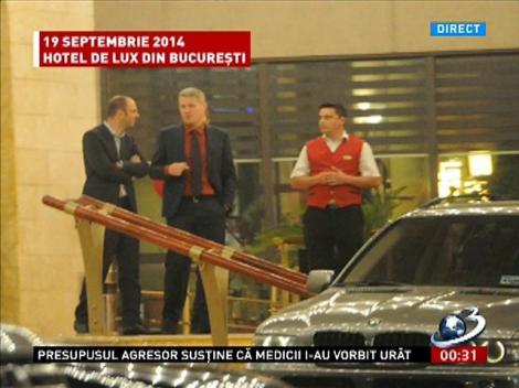 Mircea Badea, despre &icirc;nt&acirc;lnirea oamenililor lui Băsescu: Interesul lor numărul unu este: să nu intre la p&acirc;rnaie, să fie bogați, șmecheri și să facă &icirc;n continuare jocurile