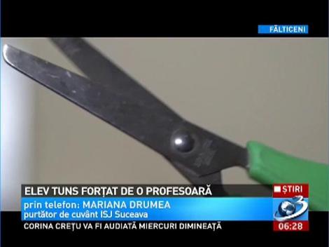 Elev tuns forţat de profesoară