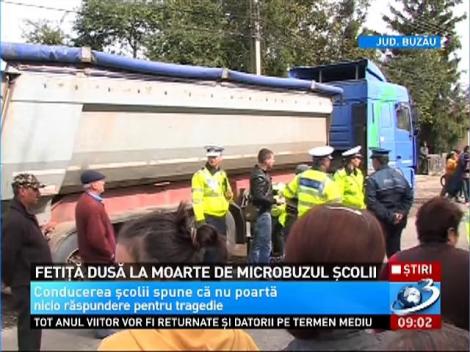 Fetiţă dusă LA MOARTE de microbuzul şcolii