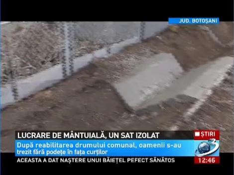 Lucrare de m&acirc;ntuială. Zeci de familii din comuna Roma, judeţul Botoşani au rămas blocate &icirc;n propriile curţi