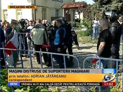 Maşini DISTRUSE de suporterii maghiari