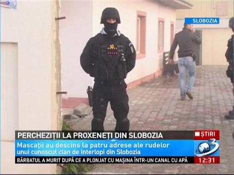 Percheziţii la proxeneţii din Slobozia