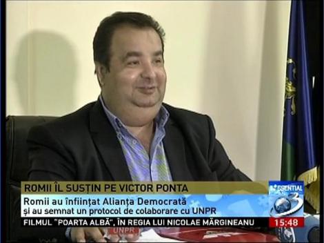 Romii &icirc;l susţin pe Victor Ponta