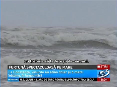 Furtună spectaculoasă pe mare