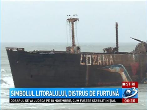 Simbolul staţiunii Costineşti, distrus de v&acirc;nt. Epava Evanghelia, ruptă de furtuna de pe mare