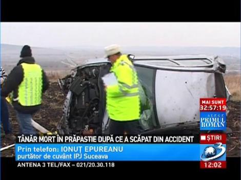 Un t&acirc;năr din Suceava a murit după ce a căzut &icirc;ntr-o r&acirc;pă imediat ce a provocat un accident şi a ieşit din maşină